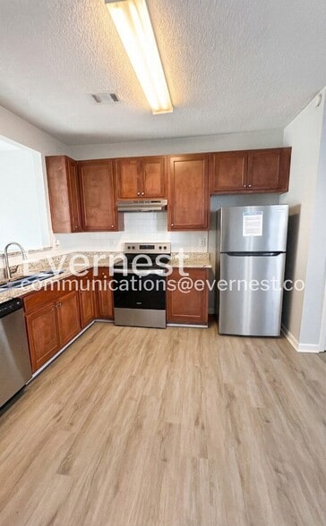 Building Photo - 8610 Thomas Ln