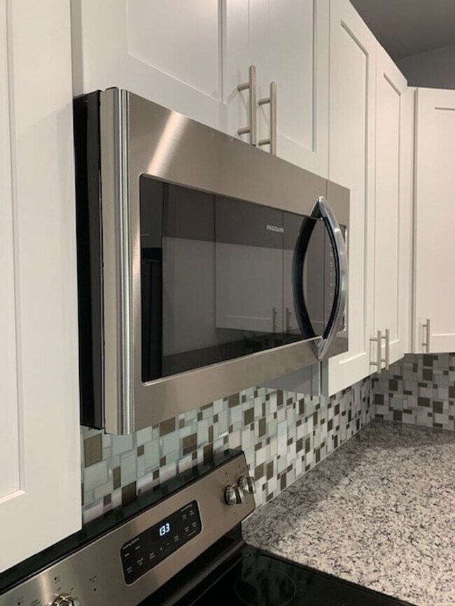 Building Photo - 8 Llosee Ct