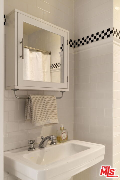 Building Photo - 8322 Ridpath Dr