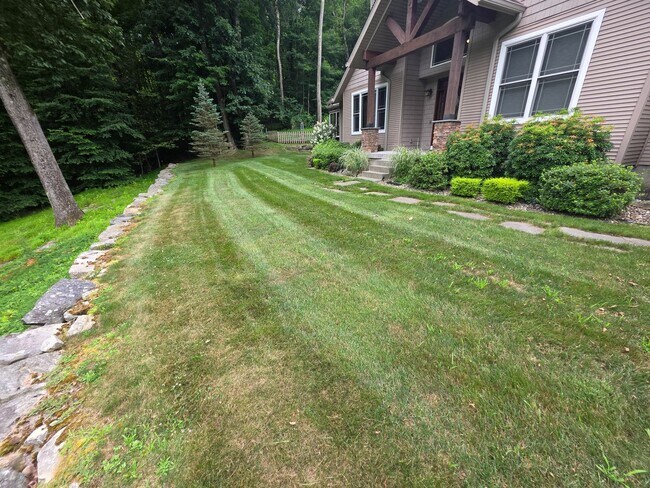 Building Photo - Luxurious 3-Bedroom Home in Poughquag, NY