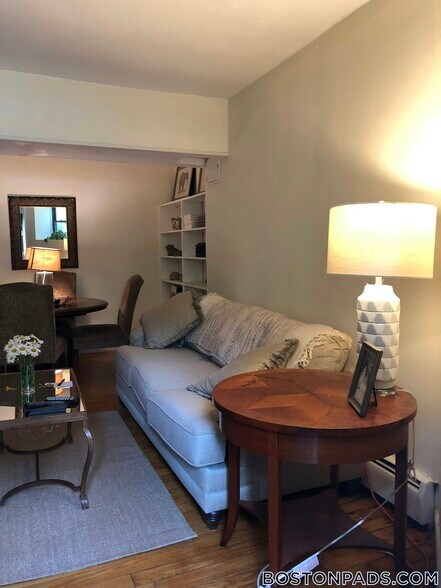 Building Photo - 1728 Beacon St