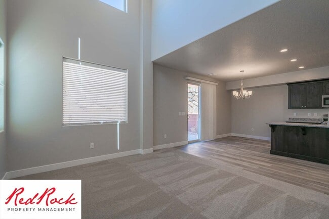 Building Photo - 3 Bedroom Hurricane Townhome With Scenic Views