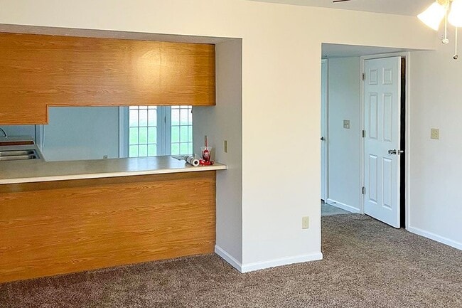 Building Photo - KINGSTON RIDGE APARTMENTS