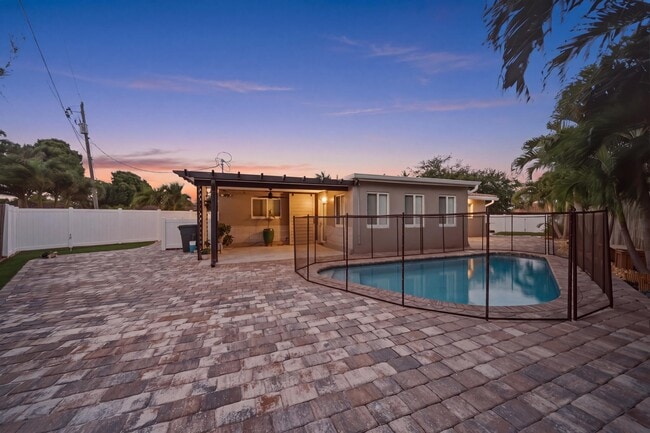 Building Photo - 5031 NE 23rd Terrace