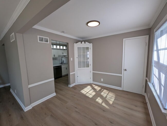 Building Photo - Updated & Upgraded