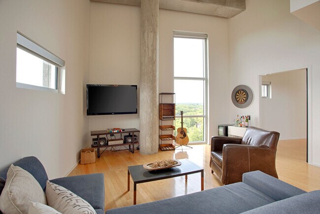 Building Photo - 2115 Yeaman Pl