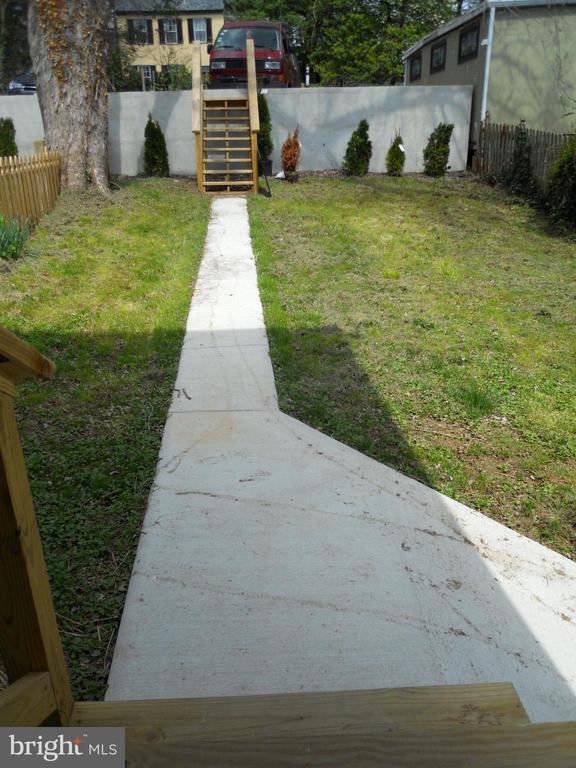 Building Photo - 304 W Cold Spring Ln