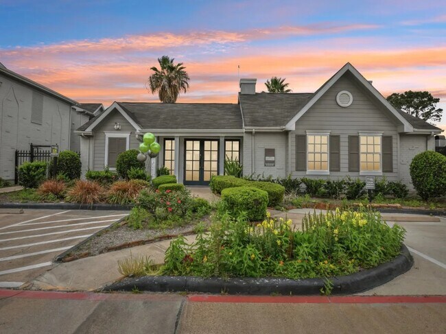 Building Photo - 4211 Clay Hill Dr