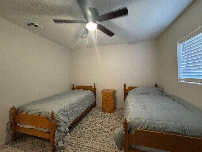 Building Photo - 2834