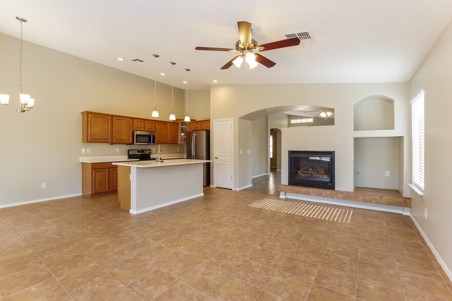 Building Photo - 3026 W Rapalo Rd