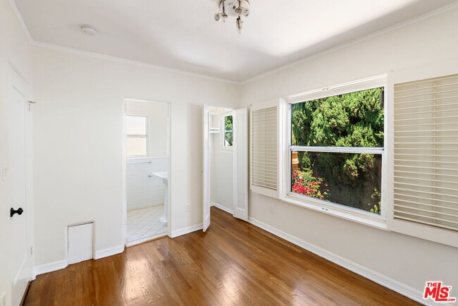 Building Photo - 119 N Orange Dr