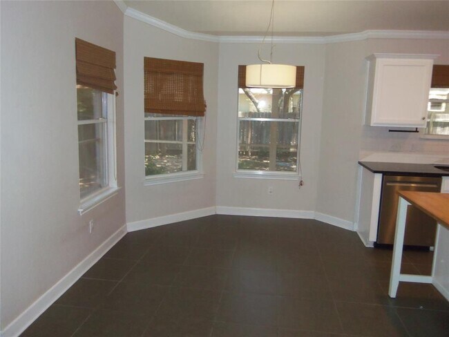 Building Photo - 8020 Osborne Dr
