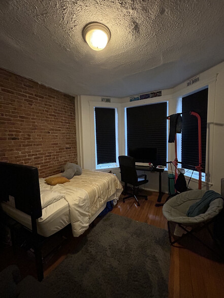Building Photo - 128 Hemenway St