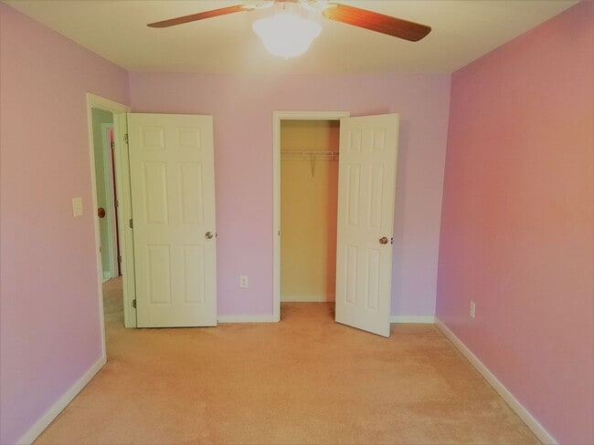 Building Photo - Large 2 story transitional in Birkdale