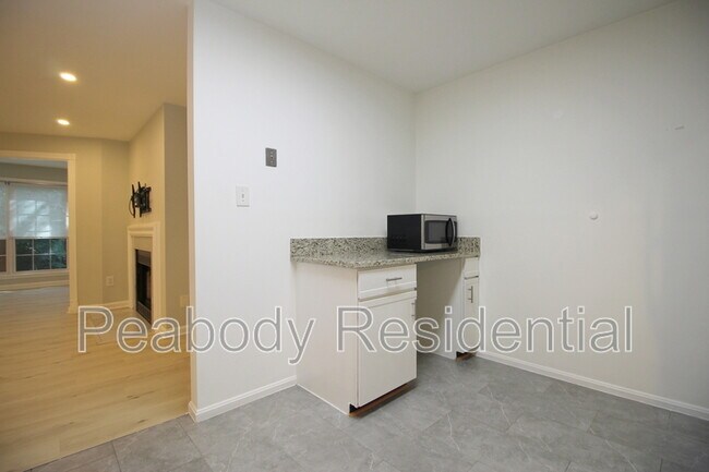 Building Photo - 2233 Lovedale Ln
