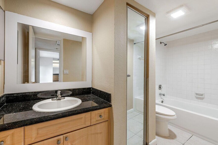 Building Photo - 941 Springdale Cir