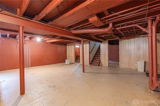 Building Photo - 521 Oakview Dr