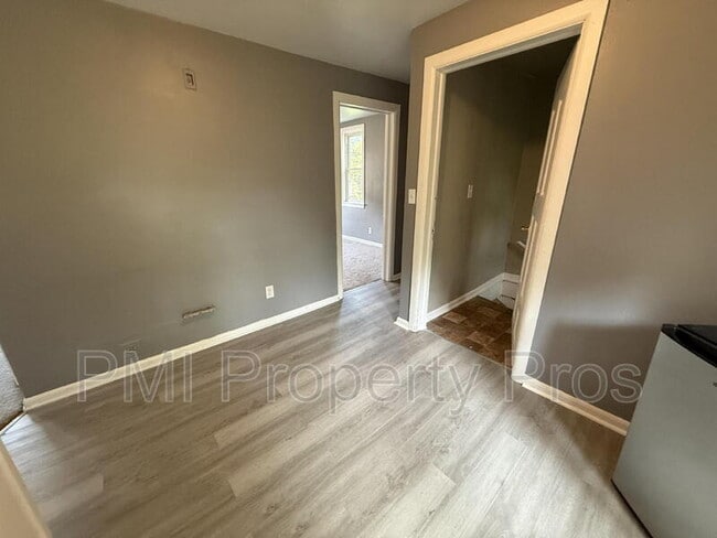 Building Photo - 6618 N 56th St
