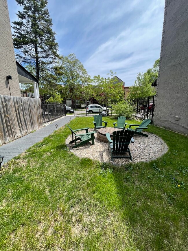 Building Photo - 1514 N Maplewood Ave