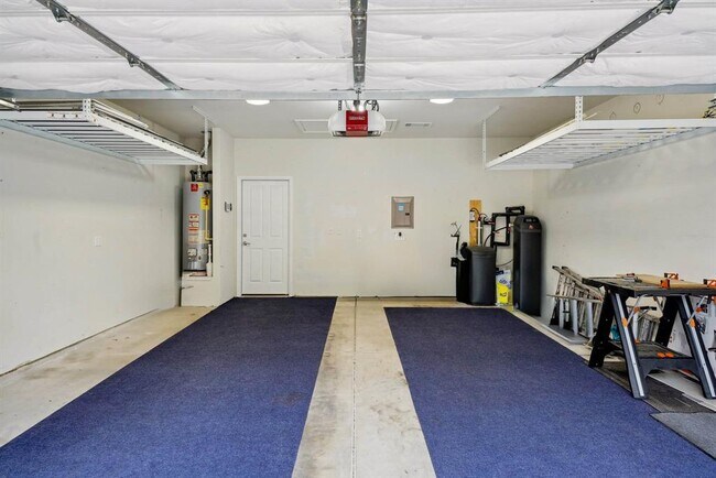 Building Photo - 207 Trinity Lane