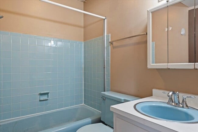 Building Photo - 117 S Elder Ln