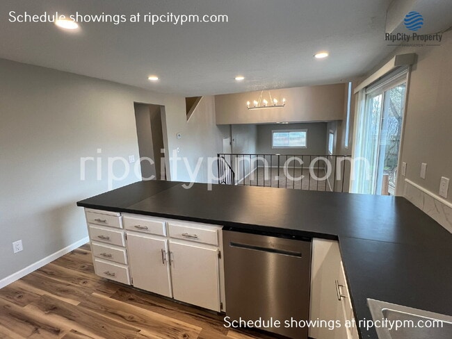 Building Photo - 12250 SW Indian Hill Ln