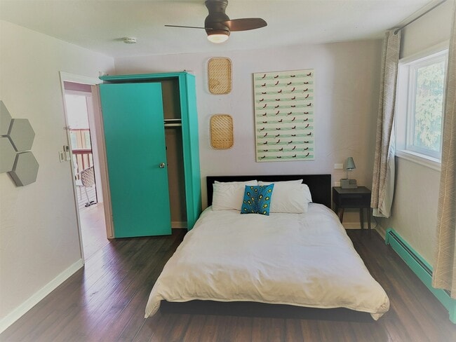 Building Photo - 706 E Stuart St