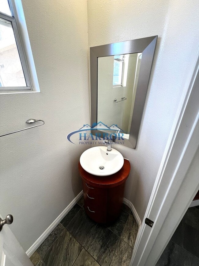 Building Photo - Holiday Move in Special! $1,000 OFF 1ST MONTHS RENT***  3 Bed, 2.5 Bath in Gated Parkside Terrace