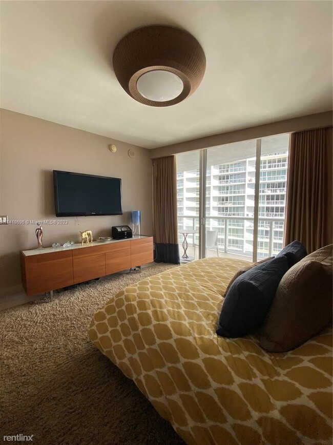 Building Photo - 1 br, 1 bath Condo - 495 Brickell Ave Apt ...