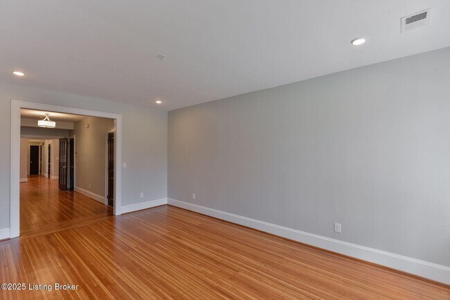 Building Photo - 1411 Willow Ave