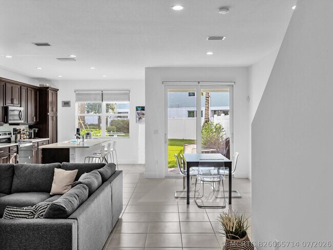 Building Photo - 556 Sanderling Cir