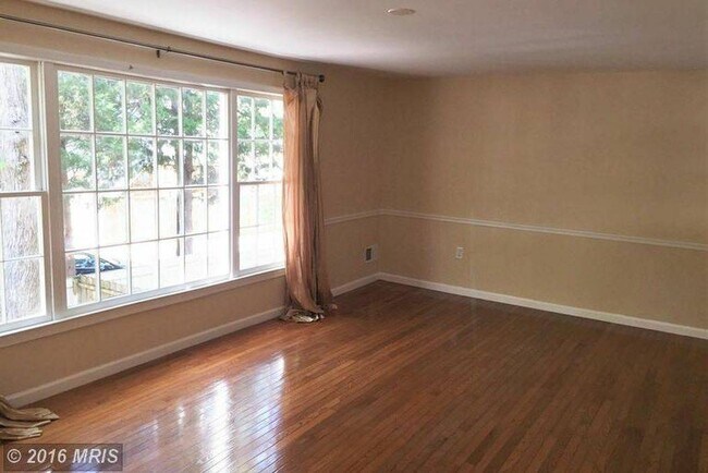 Building Photo - 8180 Fernlake Ct