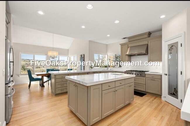 Building Photo - 5185 Mertola Dr