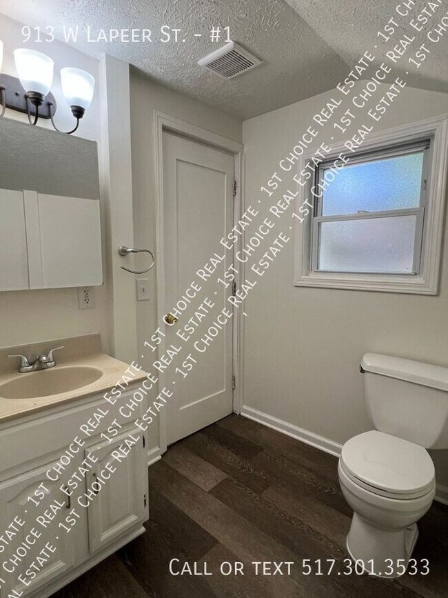 Building Photo - 913 W Lapeer St