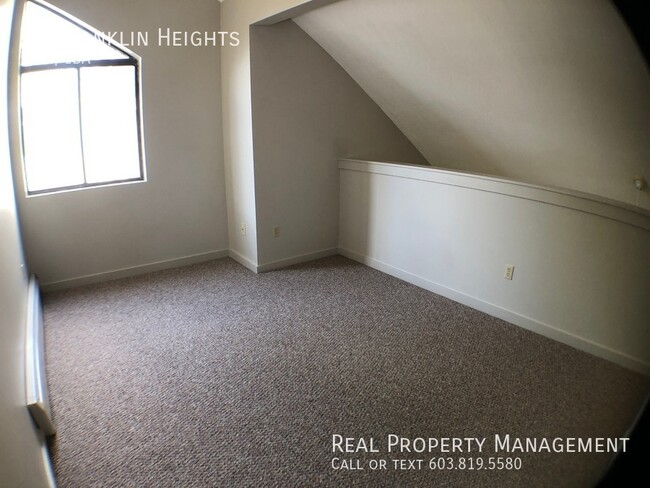 Building Photo - Spacious Townhouse with Modern Comforts an...