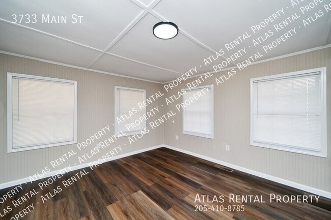 Building Photo - 3733 Main St