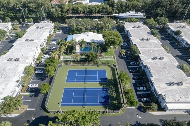Building Photo - 6369 Bay Club Dr