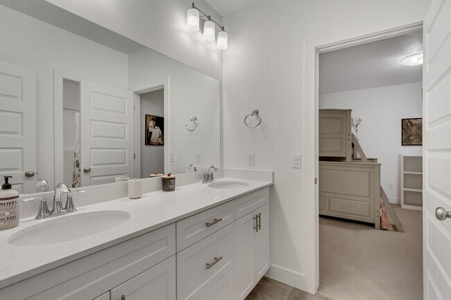 Building Photo - Modern Home in Heber – Available Now!