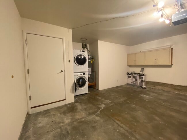 Building Photo - 2101 Trousdale Dr