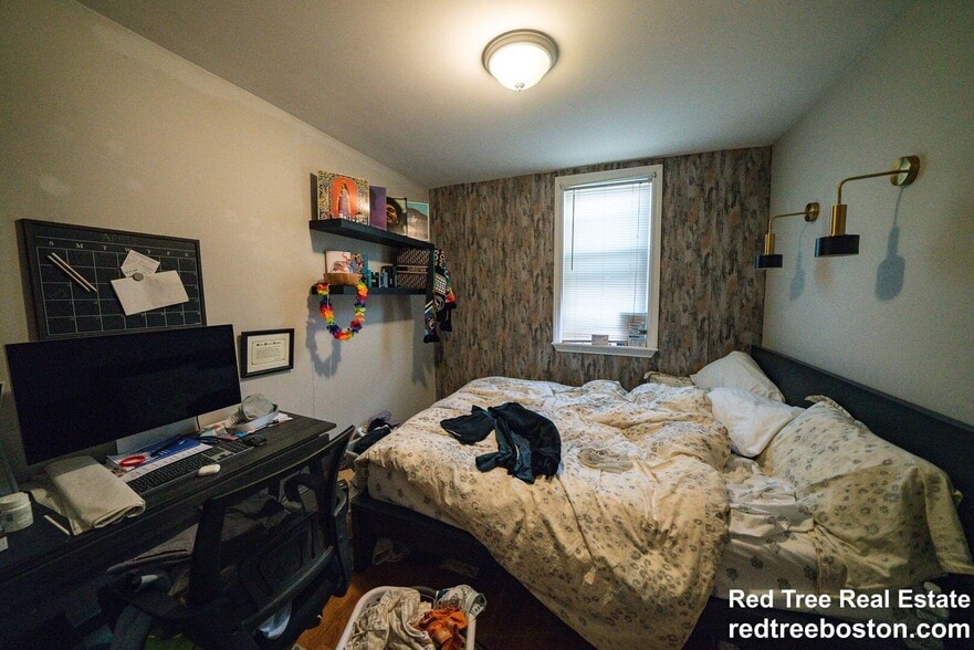 Building Photo - 820 Parker St