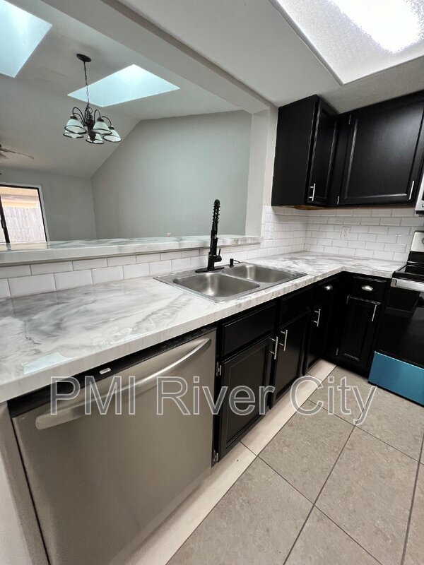 Building Photo - 2379 Pacific Silver Dr