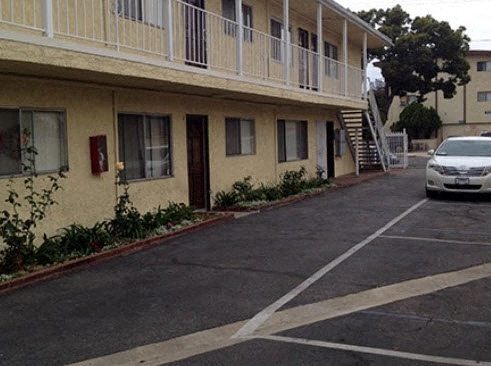 Building Photo - 1002 Lakme Ave.