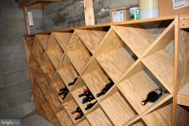 Building Photo - 176 S Patricia Dr