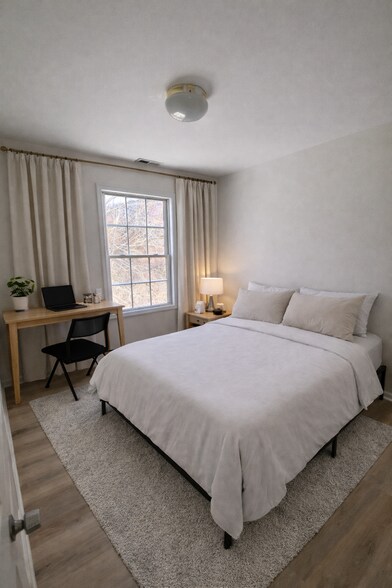 Building Photo - 381 S 6th St