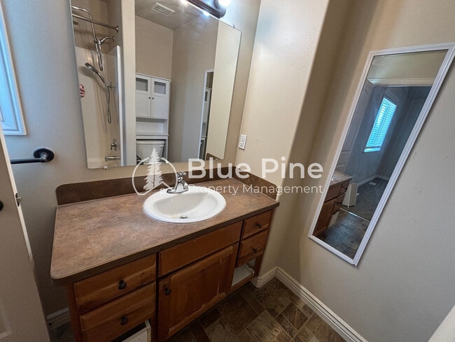 Building Photo - 1207 N Drystone Dr