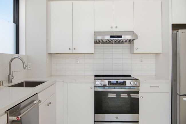 Building Photo - 1498 9th Ave