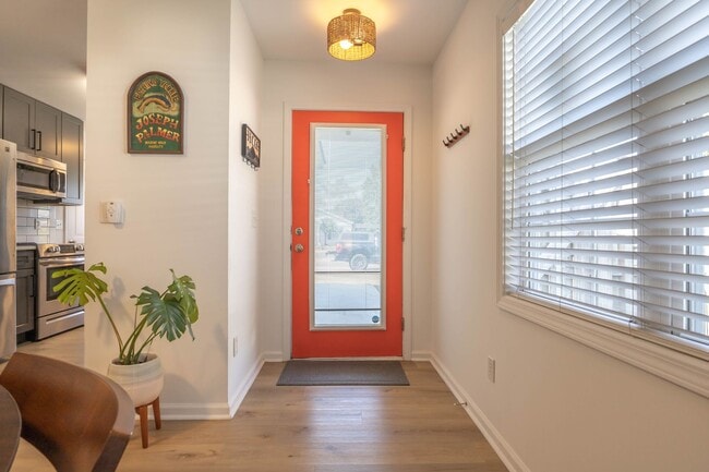 Building Photo - READY SOON! Beautifully Updated 3BR/2BA Ho...