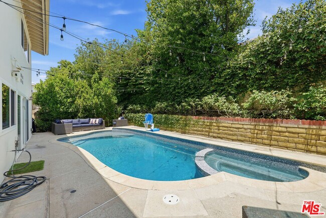Building Photo - 5516 Bluebell Ave
