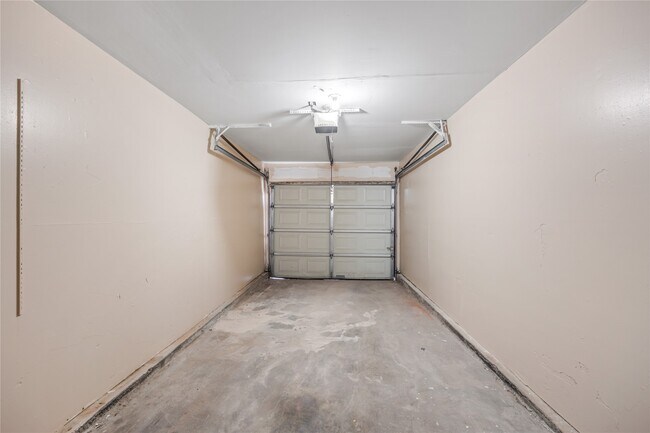 Building Photo - 6701 Sands Point Dr