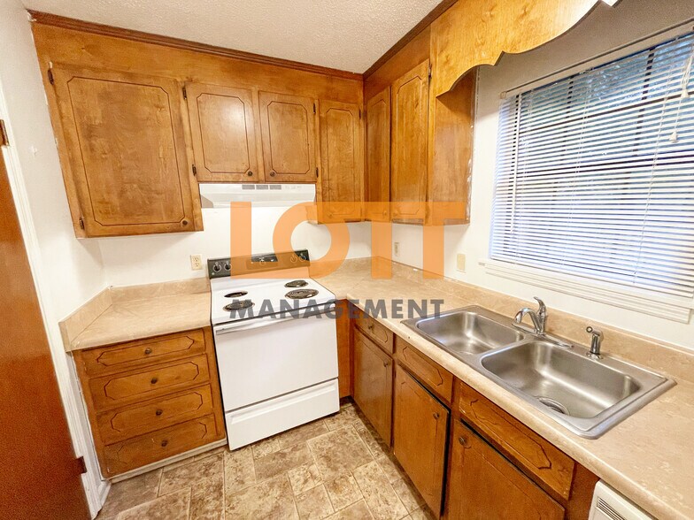 Building Photo - 31 Saint Mark Rd